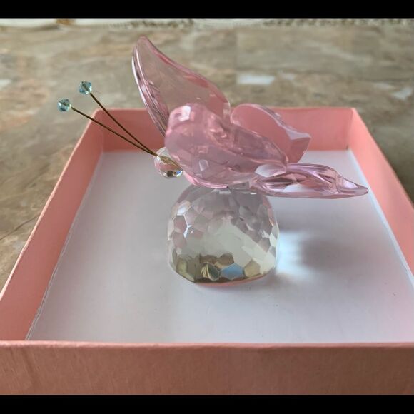 Crystal pink butterfly on clear globe base, brand new in a box, unique, 3x3 - Picture 3 of 10